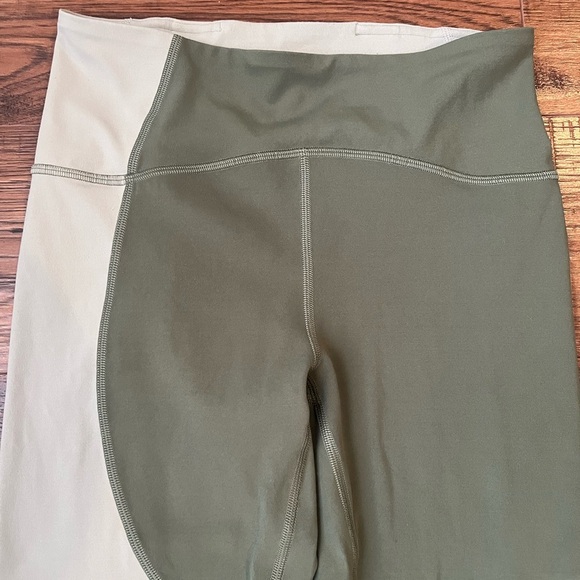 Lululemon Align Two-Tone Green Cropped Leggings 6 Workout Gym Activewear Running - Picture 2 of 5